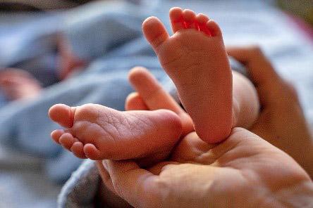La Réflexologie - Massage pieds de nouveau-né